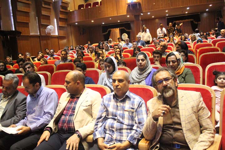 اکران فیلم داستانی خواب های خط خطی در میبد