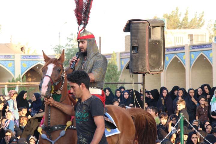 مراسم تعزیه خوانی در امامزاده سید صدرالدین قنبر میبد