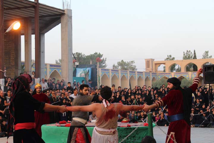 مراسم تعزیه خوانی در امامزاده سید صدرالدین قنبر میبد