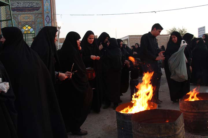 مراسم تعزیه خوانی در امامزاده سید صدرالدین قنبر میبد