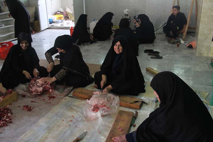 مشارکت بانوان در پخت غذای نذری
