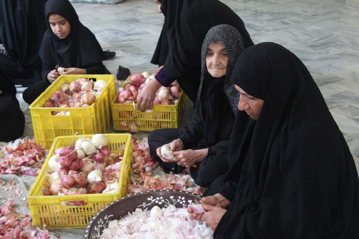 مشارکت بانوان در پخت غذای نذری