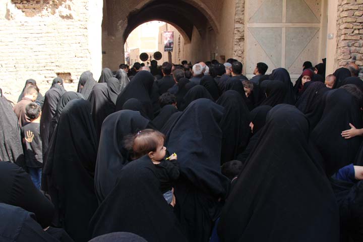 مراسم عزاداری عاشورای حسینی در حسینیه بزرگ فیروزآباد میبد