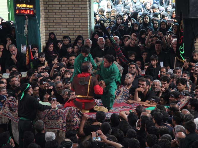 مراسم عزاداری عاشورای حسینی در حسینیه بزرگ فیروزآباد میبد