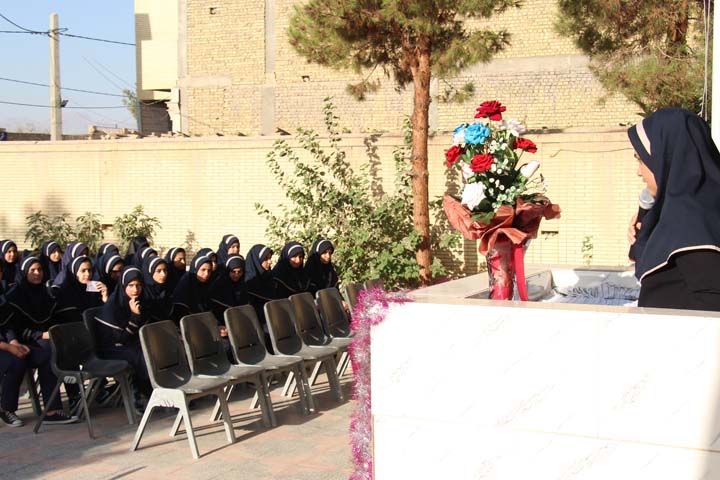 مراسم مهر عاطفه ها در دبیرستان فاطمیه مهرجرد میبد