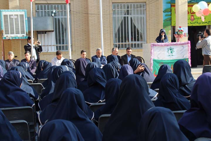 مراسم مهر عاطفه ها در دبیرستان فاطمیه مهرجرد میبد