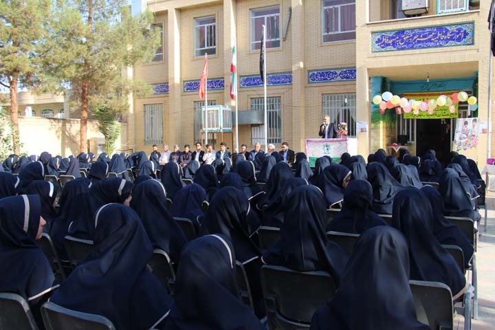 مراسم مهر عاطفه ها در دبیرستان فاطمیه مهرجرد میبد