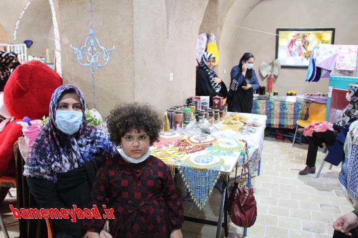 مراسم جشن دهه کرامت در بازارچه صنایع دستی و محصولات مشاغل خانگی 