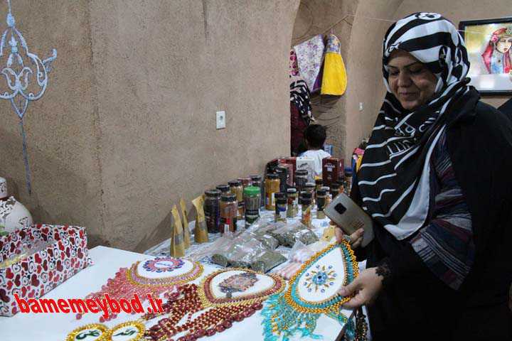 مراسم جشن دهه کرامت در بازارچه صنایع دستی و محصولات مشاغل خانگی